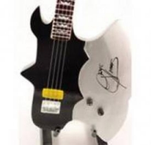 Actionfigure - Kiss: Guitar - gene simmons axe bass